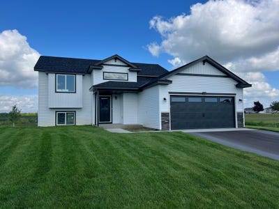 /international/us/105-cedar-street-kimball-mn-110104552746/