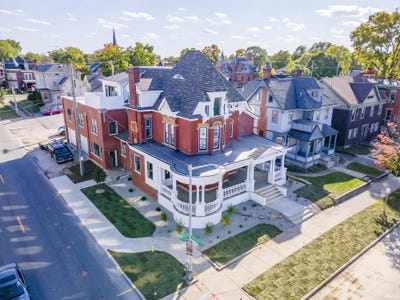 /international/us/801-w-berry-street-fort-wayne-in-110095678235/