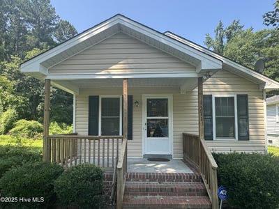/international/us/12719-south-street-whitakers-nc-110100893830/
