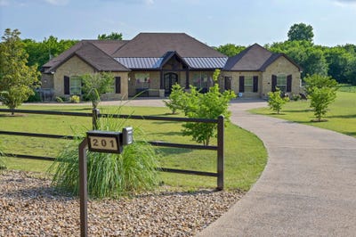 /international/us/201-county-road-156-georgetown-tx-110100047569/