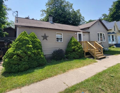 /international/us/153-14th-street-manistee-mi-110101127840/