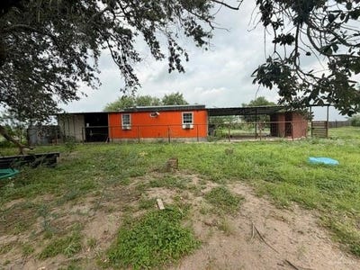 /international/us/fm-1015-la-villa-tx-110120459463/