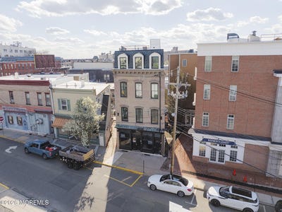 /international/us/9-wharf-avenue-red-bank-nj-110107821205/