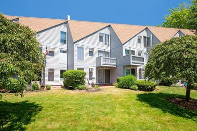 /international/us/23-cusack-road-hampton-nh-110108959503/