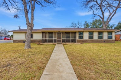 /international/us/811-nixon-st-lockhart-tx-110106813869/