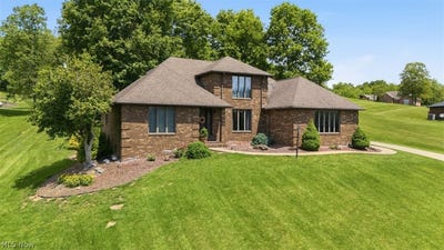 /international/us/715-oxbow-road-belpre-oh-110108654540/