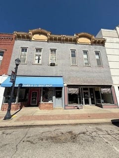 /international/us/504-delaware-street-leavenworth-ks-110098185260/