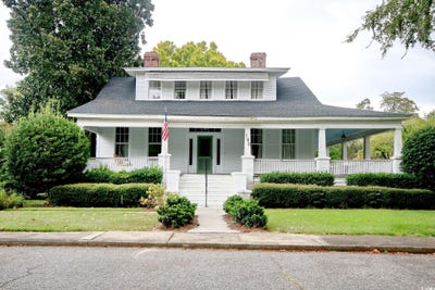 /international/us/100-ne-court-st-marion-sc-110104546266/