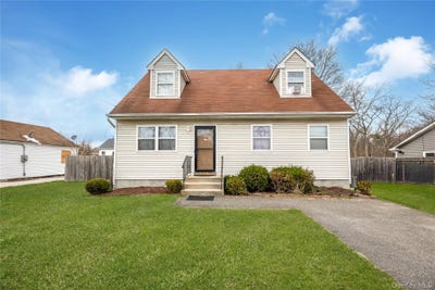 /international/us/11-holbrook-street-bay-shore-ny-110106433286/