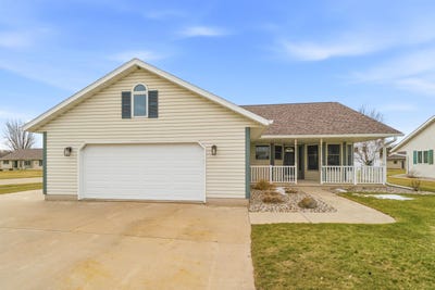 /international/us/405-w-hawthorne-drive-waupun-wi-110106734023/