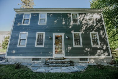 /international/us/11-old-western-avenue-winthrop-me-110108409731/