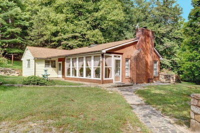 /international/us/204-boone-rd-covington-va-110120532665/