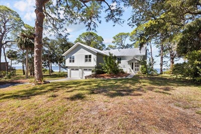 /international/us/16931-sw-133rd-street-cedar-key-fl-110103115416/