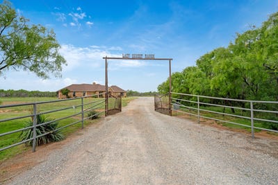 /international/us/5500-peterson-rd-n-iowa-park-tx-110108207155/