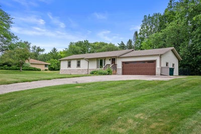 /international/us/w284n6506-hawthorne-rd-hartland-wi-110108824247/