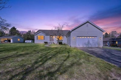/international/us/9074-hamburg-road-hamburg-twp-mi-110107752685/