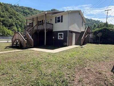 /international/us/83-park-rd-freeburn-ky-110108686637/