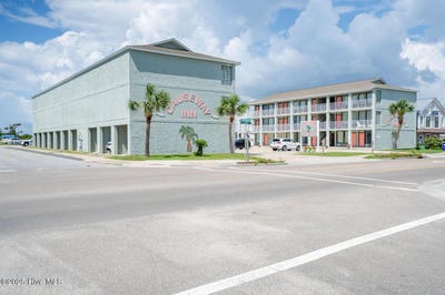 /international/us/12-causeway-drive-ocean-isle-beach-nc-110097193882/