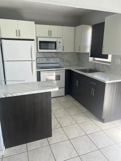 /international/us/7505-sw-82nd-st-miami-fl-110101177064/