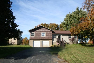 /international/us/4-eden-lane-champlain-ny-110101169838/