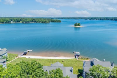 /international/us/703-lake-club-drive-rock-hill-sc-110108178103/