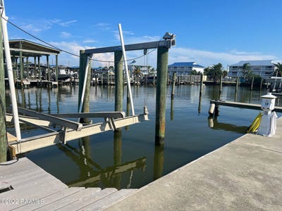 /international/us/411-admiral-craik-17-grand-isle-la-110088776920/