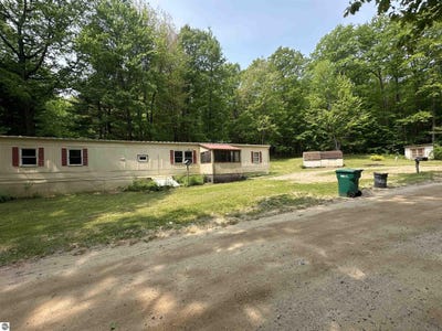 /international/us/3035-cedar-shores-drive-harrison-mi-110100036804/