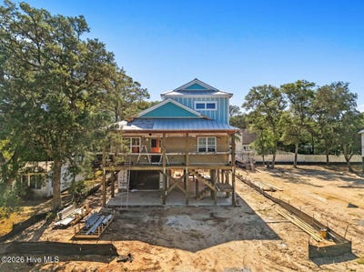 /international/us/110-ne-41st-street-oak-island-nc-110108268367/