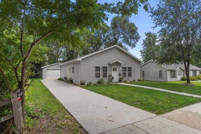 /international/us/1645-s-willard-ave-janesville-wi-110101425248/