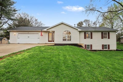 /international/us/676-n-10th-street-plainwell-mi-110107487751/
