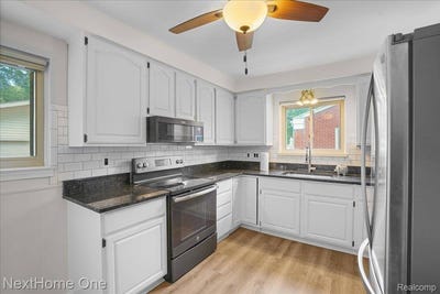 /international/us/30864-richland-street-livoniacity-wayne-mi-110101178124/
