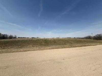 /international/us/5482-n-timber-ridge-road-lena-il-110104823591/