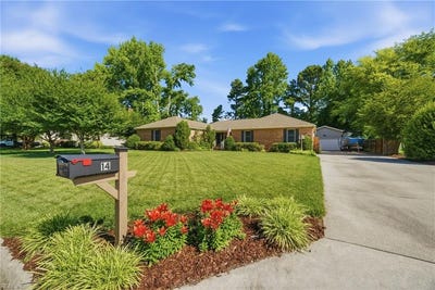 /international/us/14-valmoore-drive-poquoson-va-110108770779/