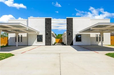 /international/us/3098-briggs-road-weslaco-tx-110106847812/