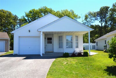 /international/us/5190-village-circle-e-manorville-ny-110108986350/