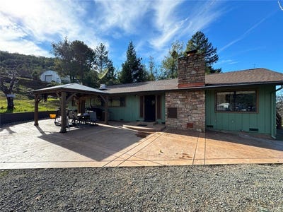 /international/us/8411-highway-175-hopland-ca-110105203128/