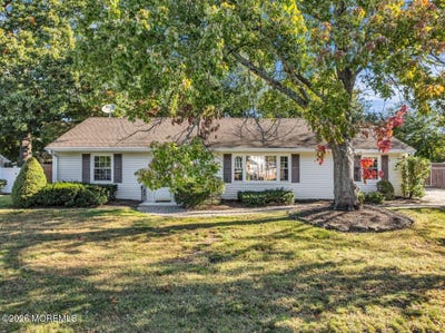 /international/us/484-apple-valley-drive-belford-nj-110120457937/