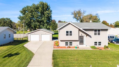 /international/us/213-linn-street-story-city-ia-110119932663/