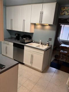 /international/us/7001-n-green-bay-ave-glendale-wi-110109040388/