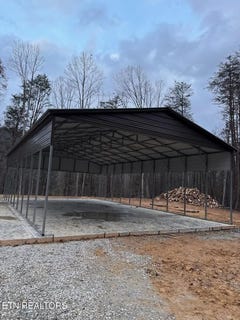 /international/us/143-elk-ridge-lane-pioneer-tn-110101163210/