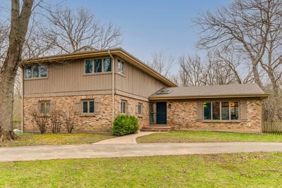 /international/us/1209-oak-trail-drive-libertyville-il-110099814243/