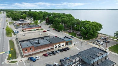/international/us/116-manitoba-street-spicer-mn-110107999236/