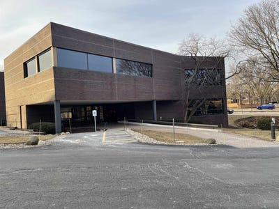 /international/us/6411-mineral-point-road-madison-wi-110050996035/