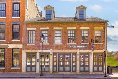 /international/us/412-s-main-galena-il-110108356811/