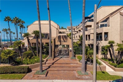 /international/us/1200-pacific-coast-highway-huntington-beach-ca-110106142954/