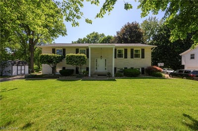 /international/us/1300-hyacinth-drive-ne-north-canton-oh-110108385345/