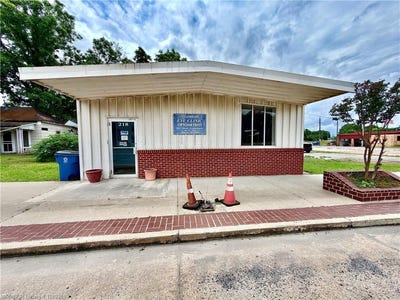 /international/us/216-218-w-main-st-wilburton-ok-110108415459/