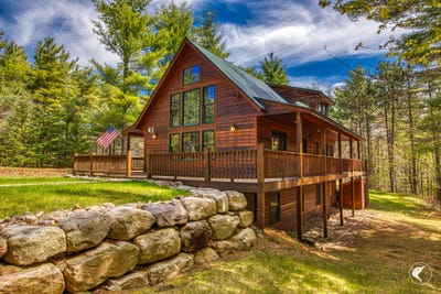 /international/us/82-fox-farm-road-wilmington-ny-110108389918/