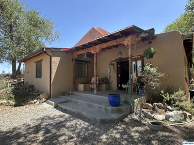 /international/us/8-pioneer-road-silver-city-nm-110100462489/