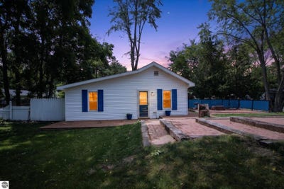 /international/us/1035-fairview-avenue-alma-mi-110109211531/